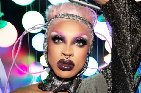 Yvie Oddly – Sick Bitch Lyrics .